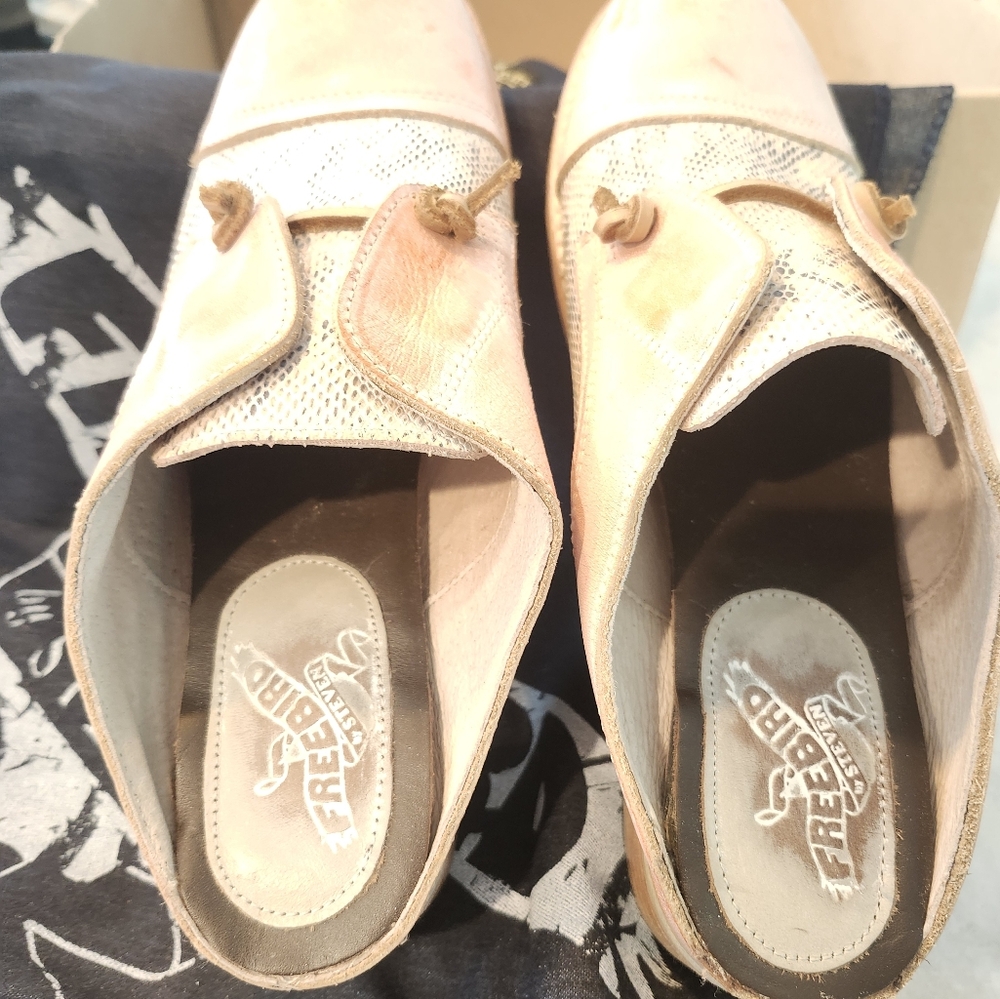 Freebird clogs
